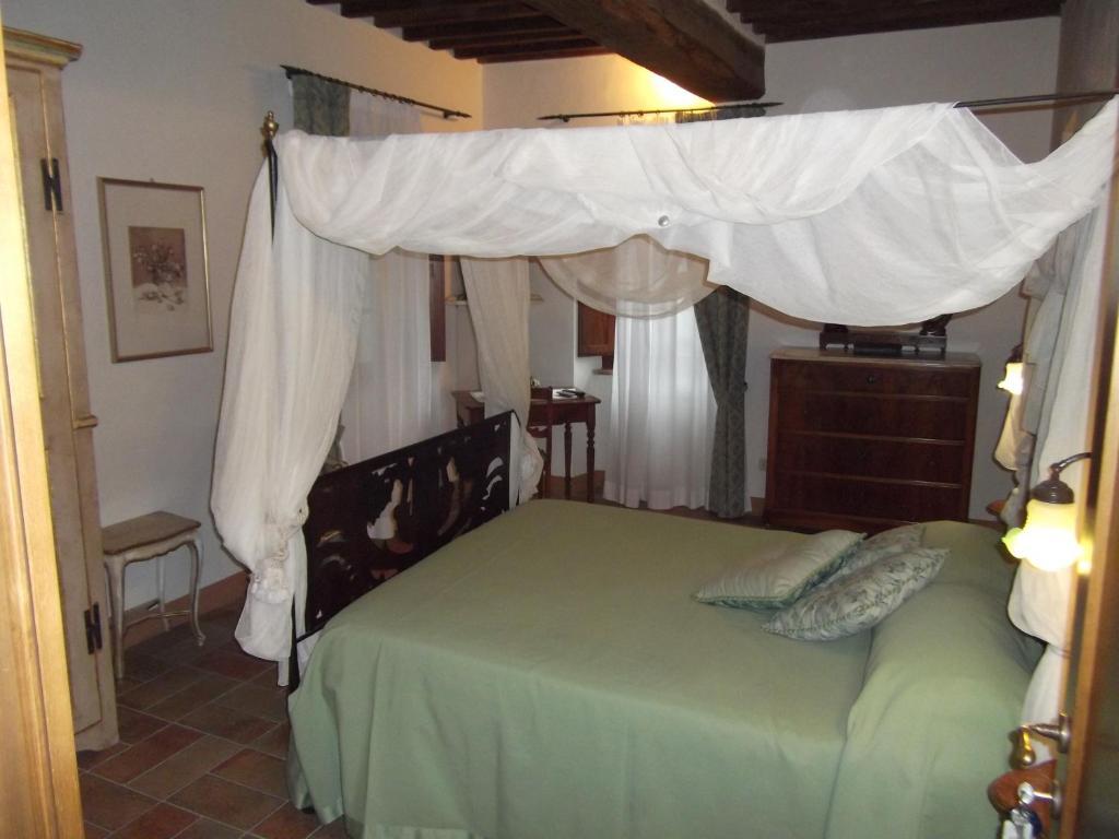 L'Arcadia Guest House ปิเอตราซานตา ห้อง รูปภาพ