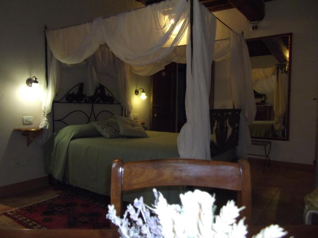 L'Arcadia Guest House ปิเอตราซานตา ห้อง รูปภาพ
